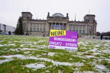 NEIN zum Bundeswehreinsatz in Syrien, vor dem Reichstagsgebäude, 11.12.2017